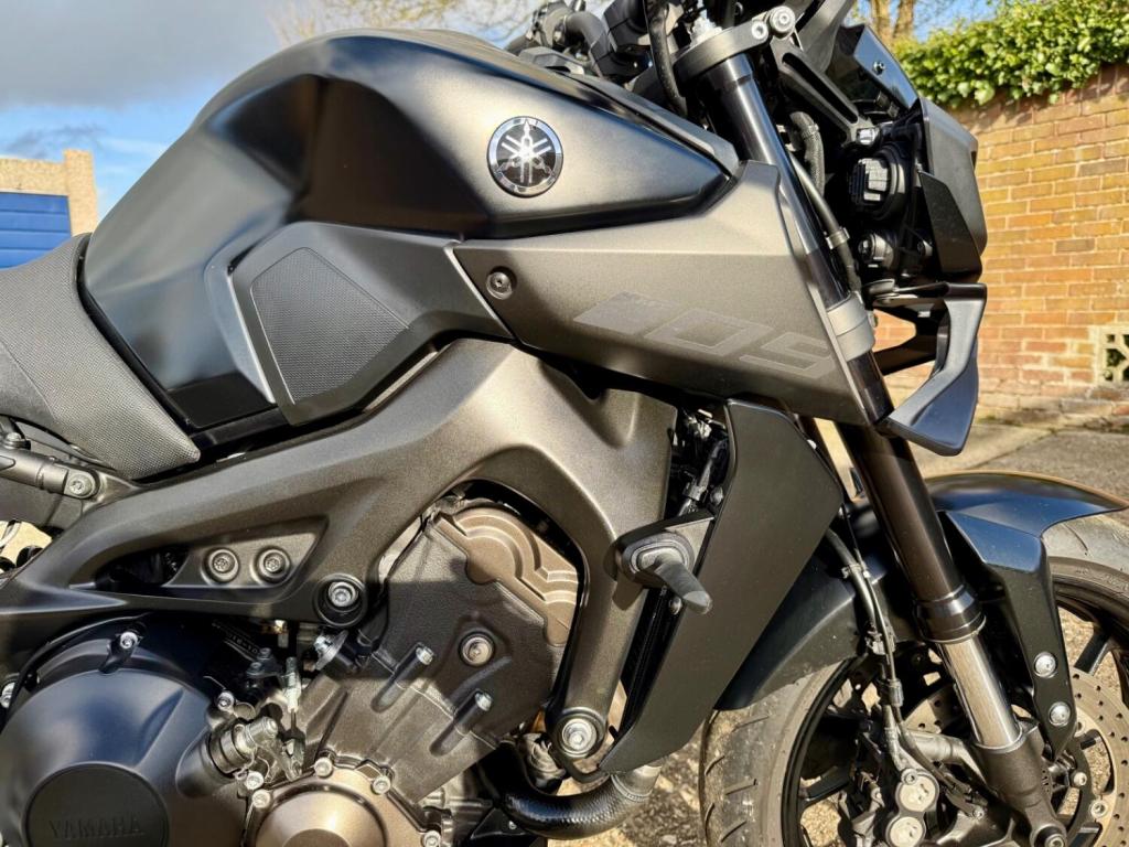 YAMAHA MT-09