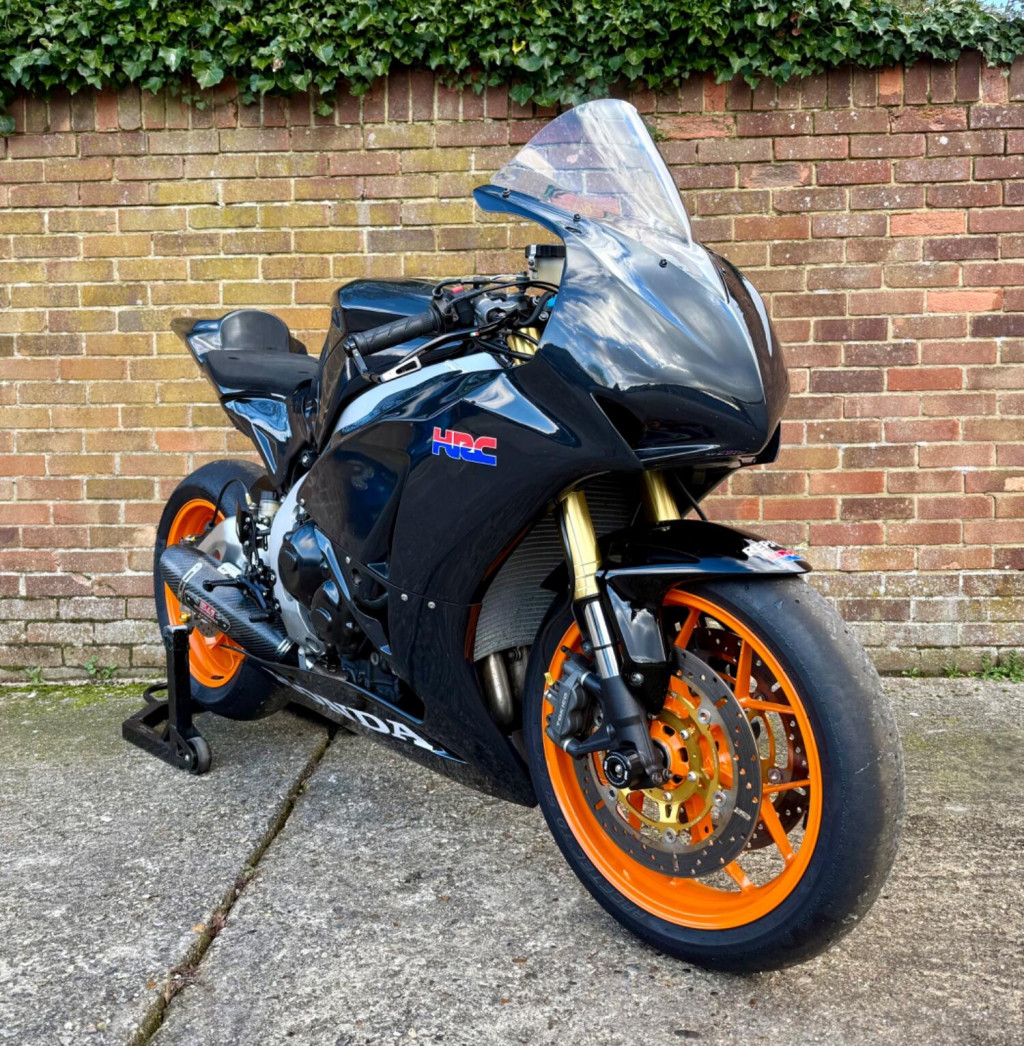 View HONDA CBR1000RR Fireblade 