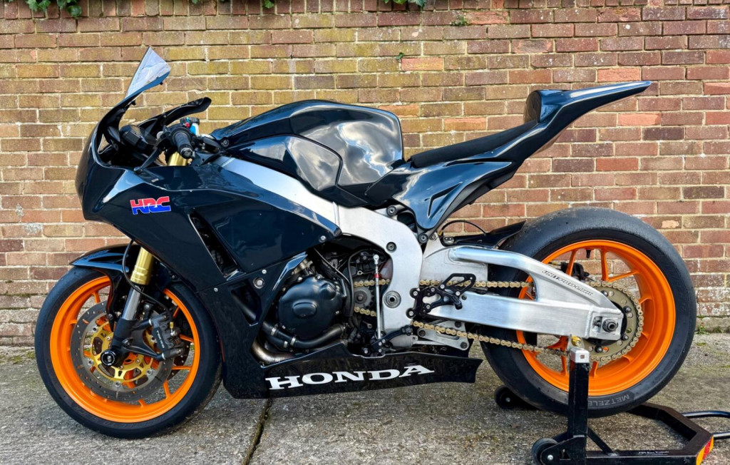 View HONDA CBR1000RR Fireblade 