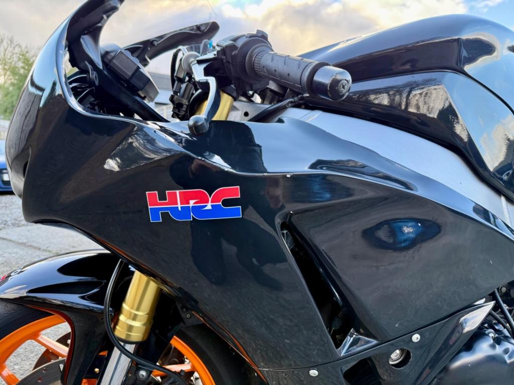 HONDA CBR1000RR Fireblade