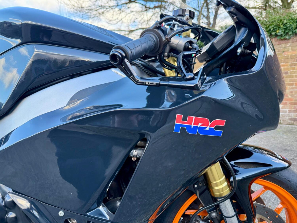 HONDA CBR1000RR Fireblade