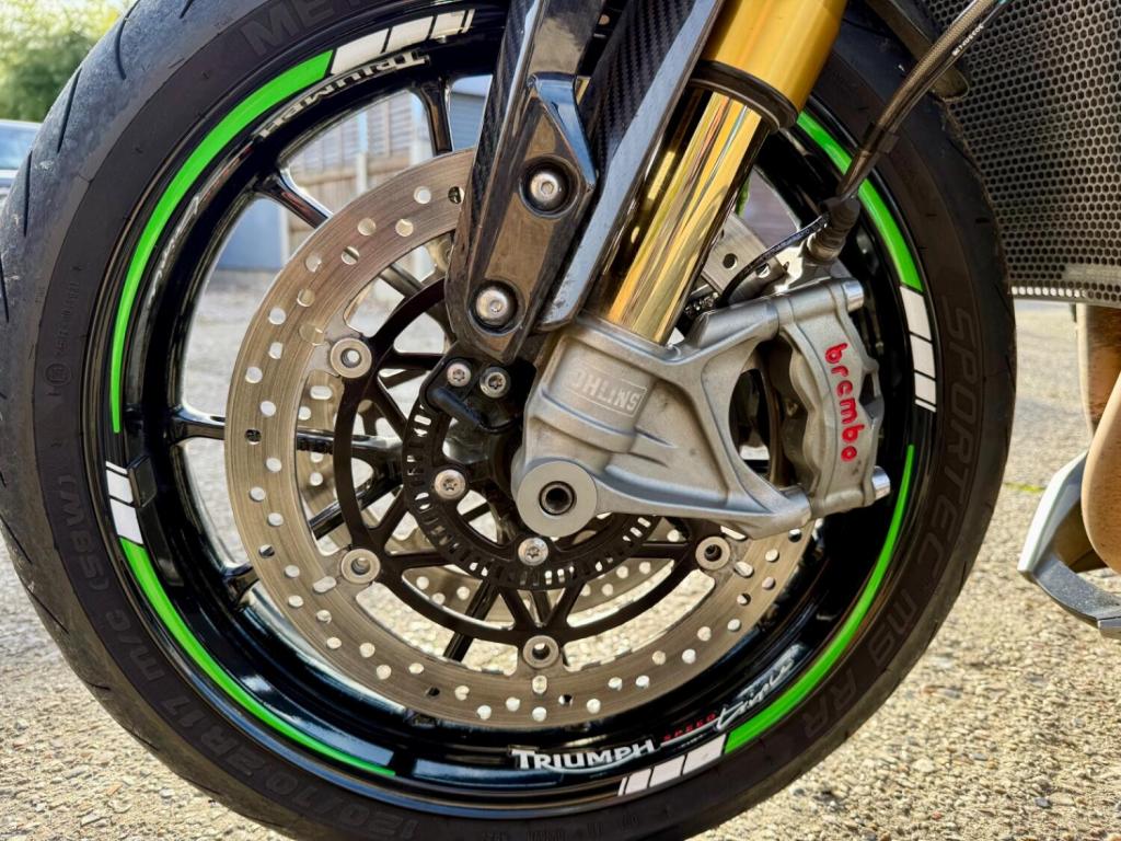 TRIUMPH SPEED TRIPLE 1200