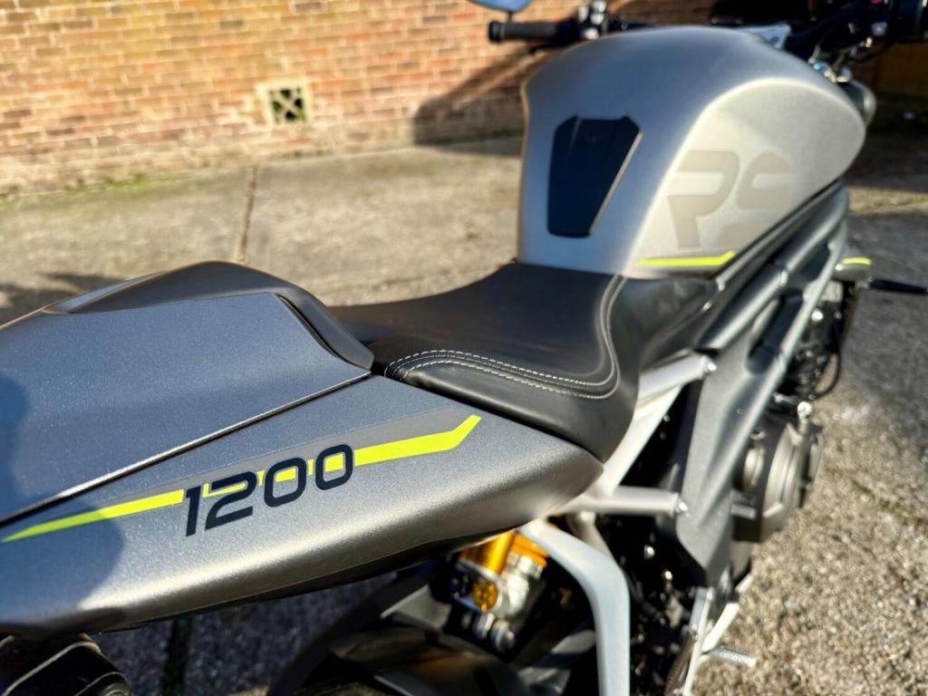TRIUMPH SPEED TRIPLE 1200