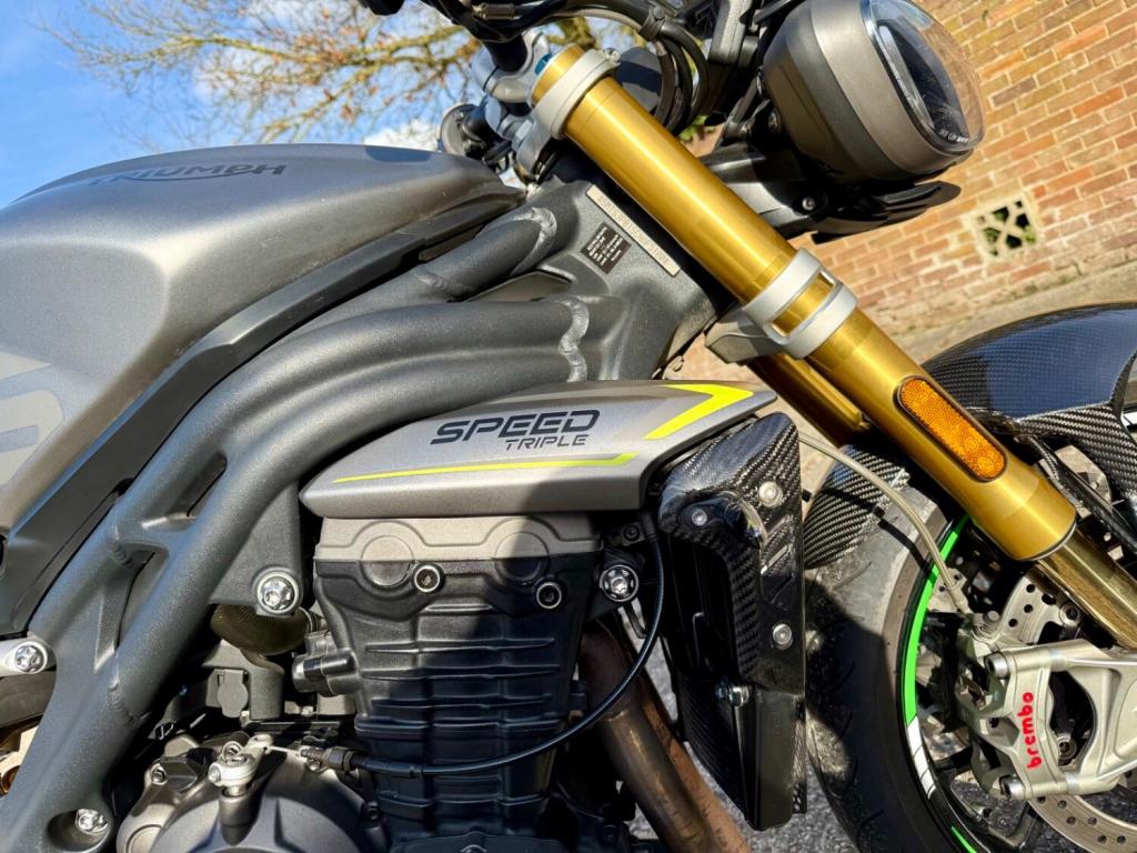 TRIUMPH SPEED TRIPLE 1200