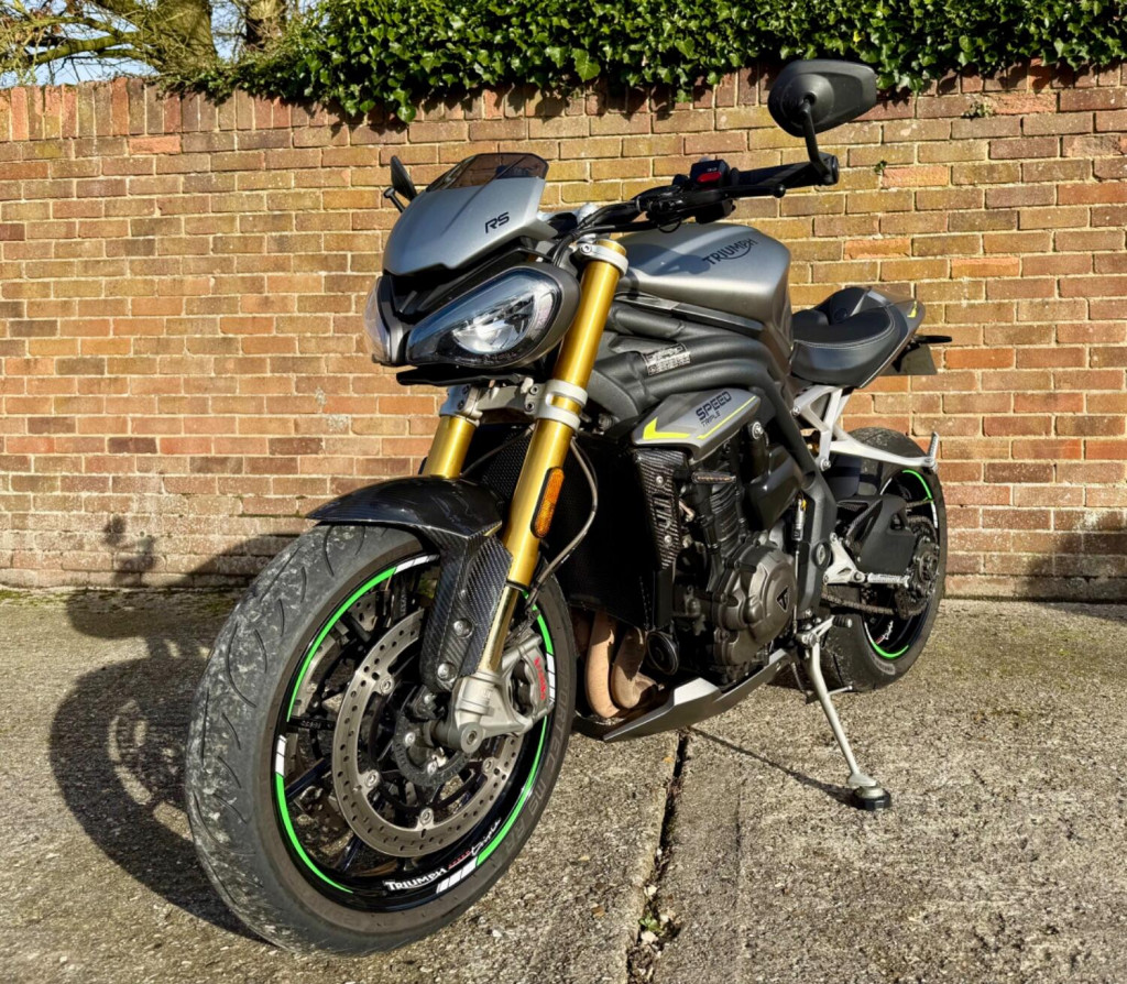TRIUMPH SPEED TRIPLE 1200