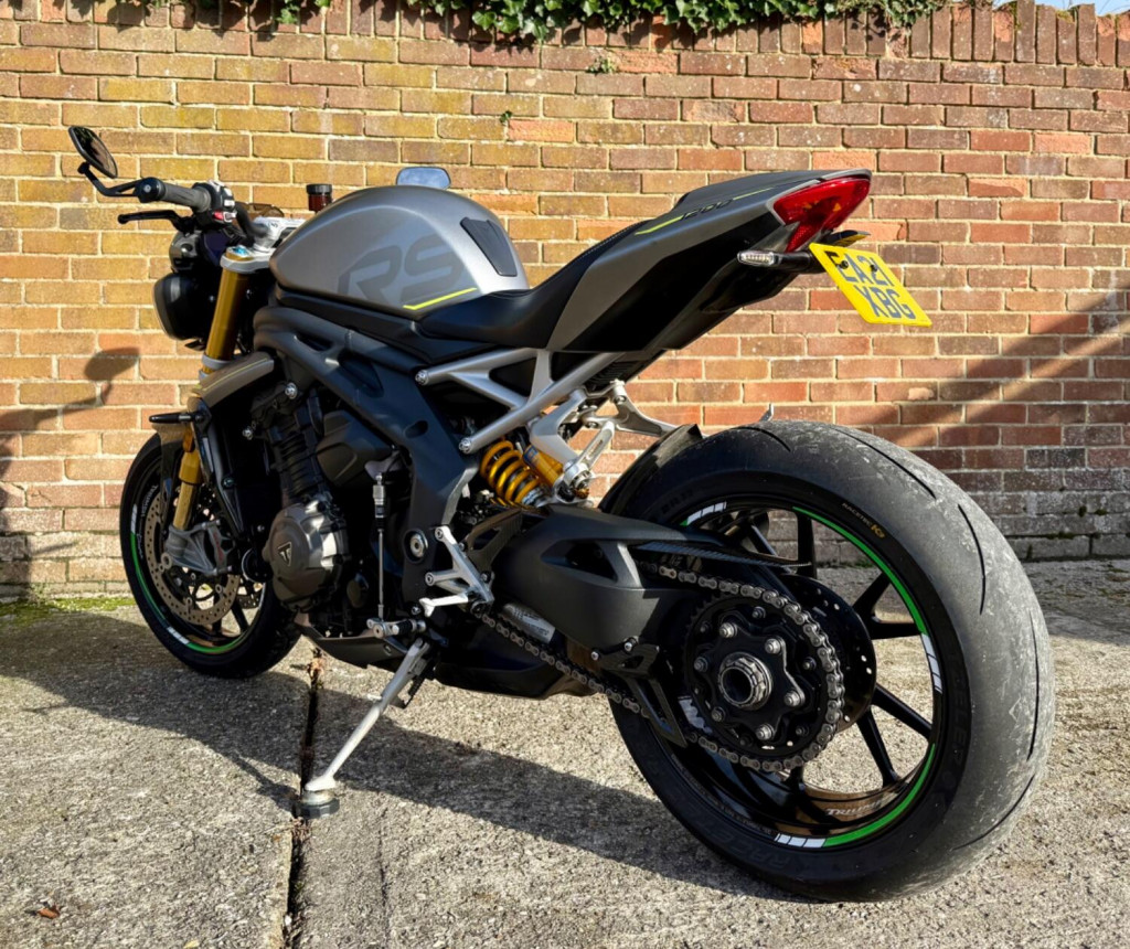 TRIUMPH SPEED TRIPLE 1200