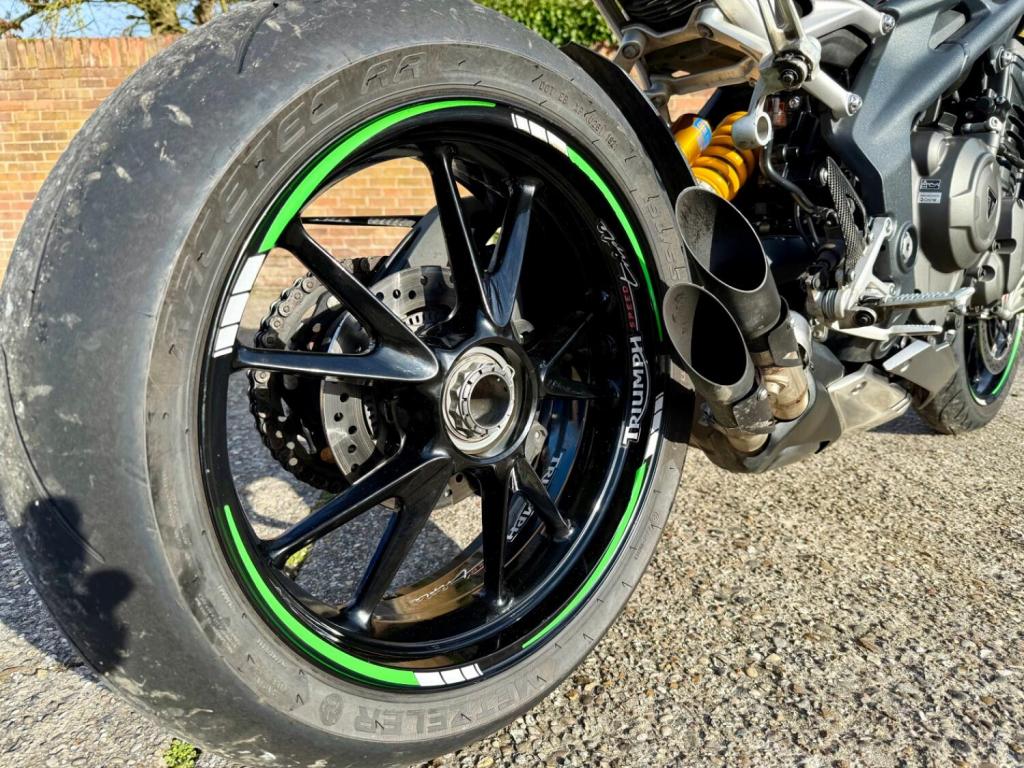 TRIUMPH SPEED TRIPLE 1200