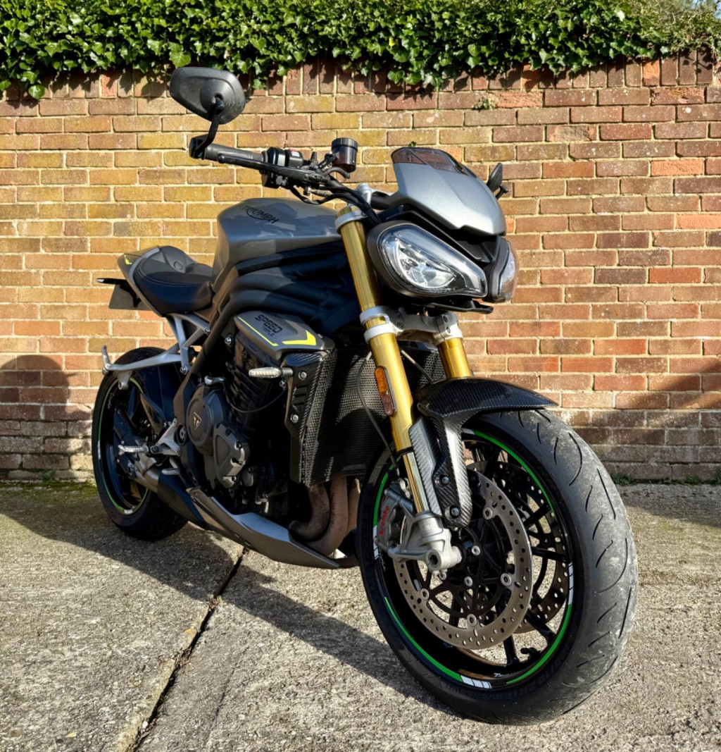 View TRIUMPH SPEED TRIPLE 1200 RS