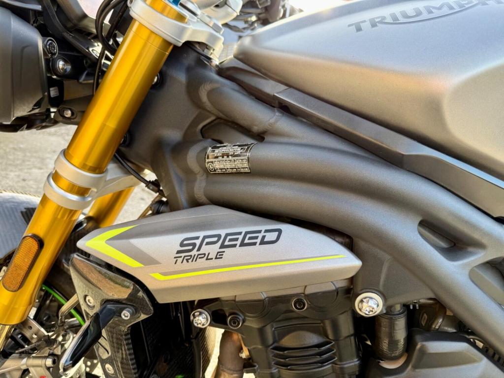 TRIUMPH SPEED TRIPLE 1200