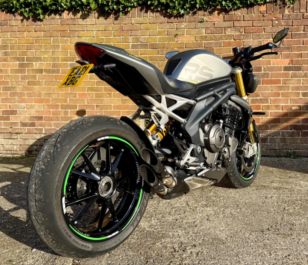 TRIUMPH SPEED TRIPLE 1200