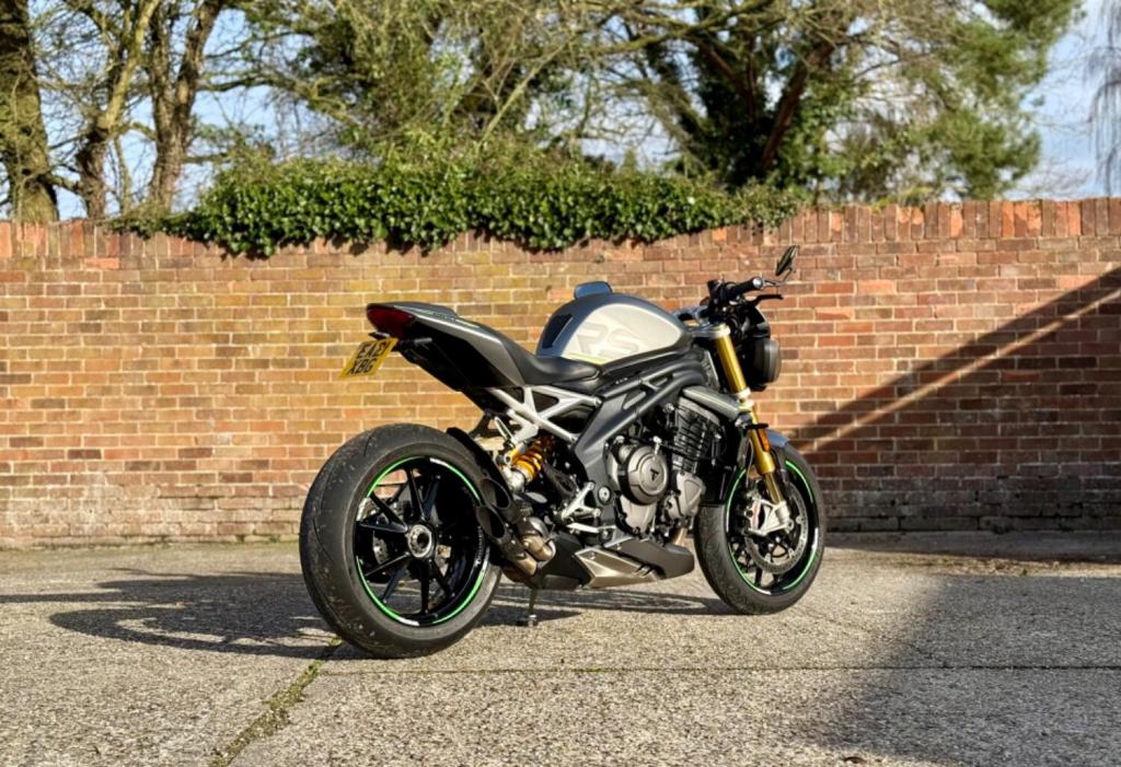 TRIUMPH SPEED TRIPLE 1200
