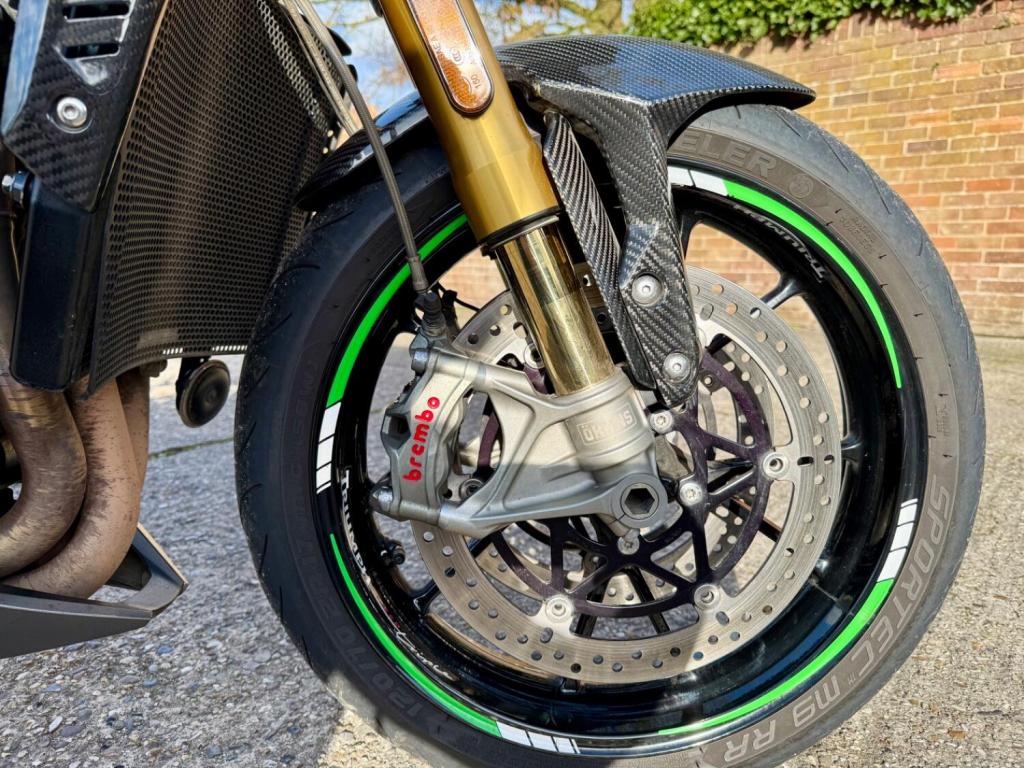 TRIUMPH SPEED TRIPLE 1200