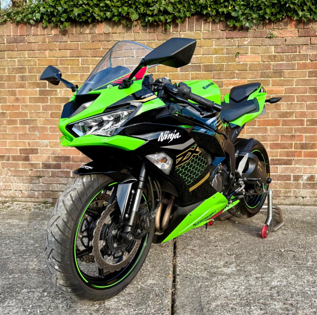 View KAWASAKI NINJA 636