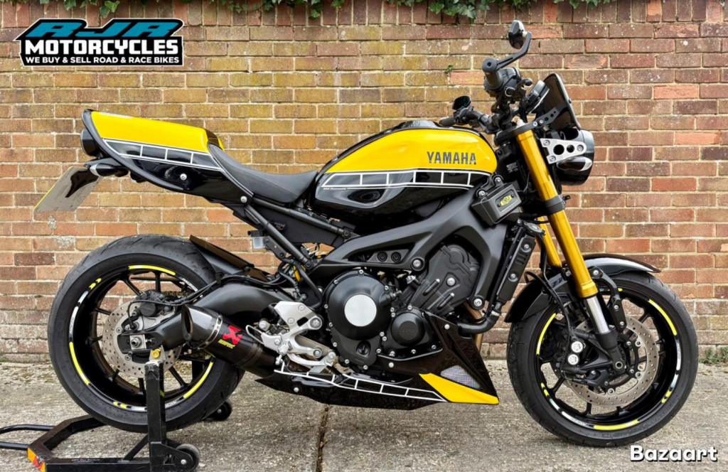 View YAMAHA XSR900 ABS