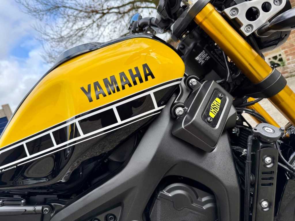 YAMAHA XSR900