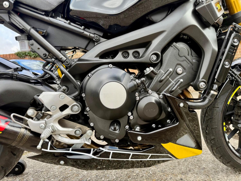 YAMAHA XSR900