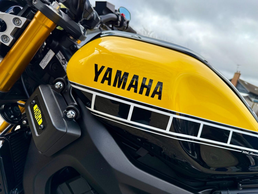 YAMAHA XSR900
