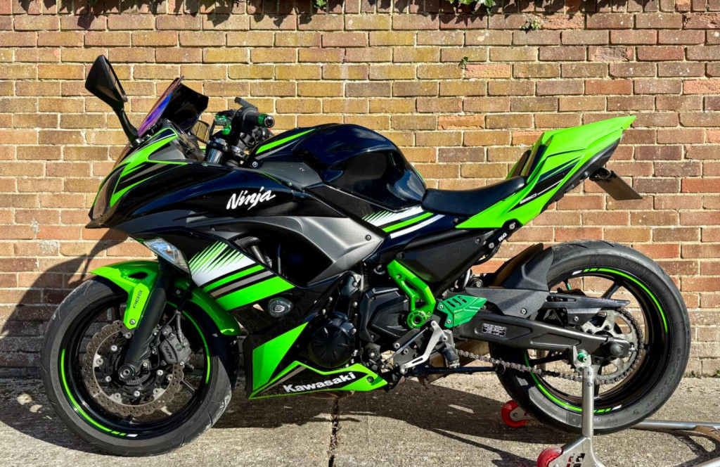 View KAWASAKI Ninja 650 