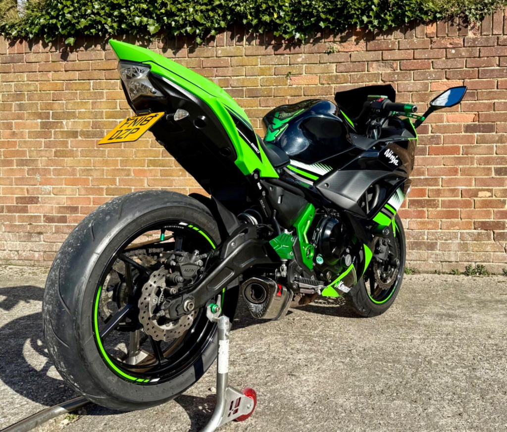 KAWASAKI Ninja 650