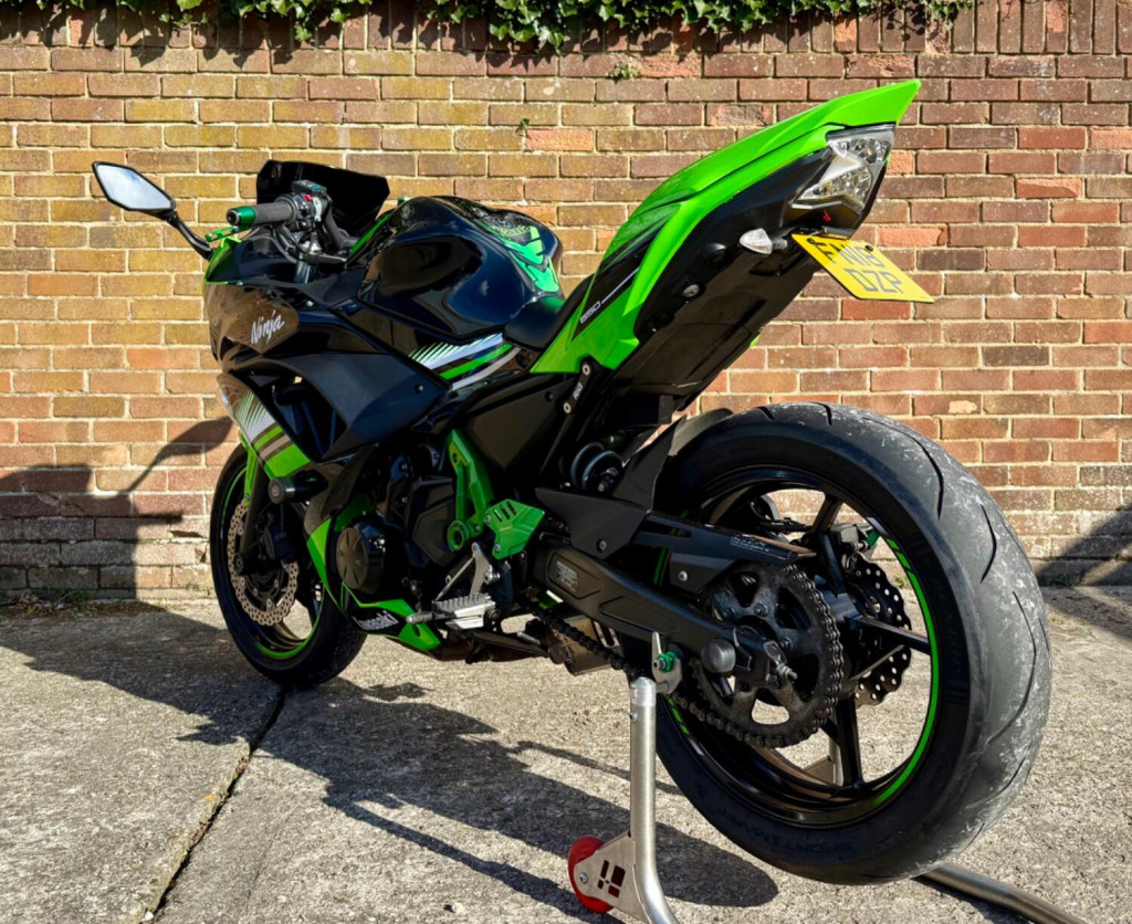 KAWASAKI Ninja 650