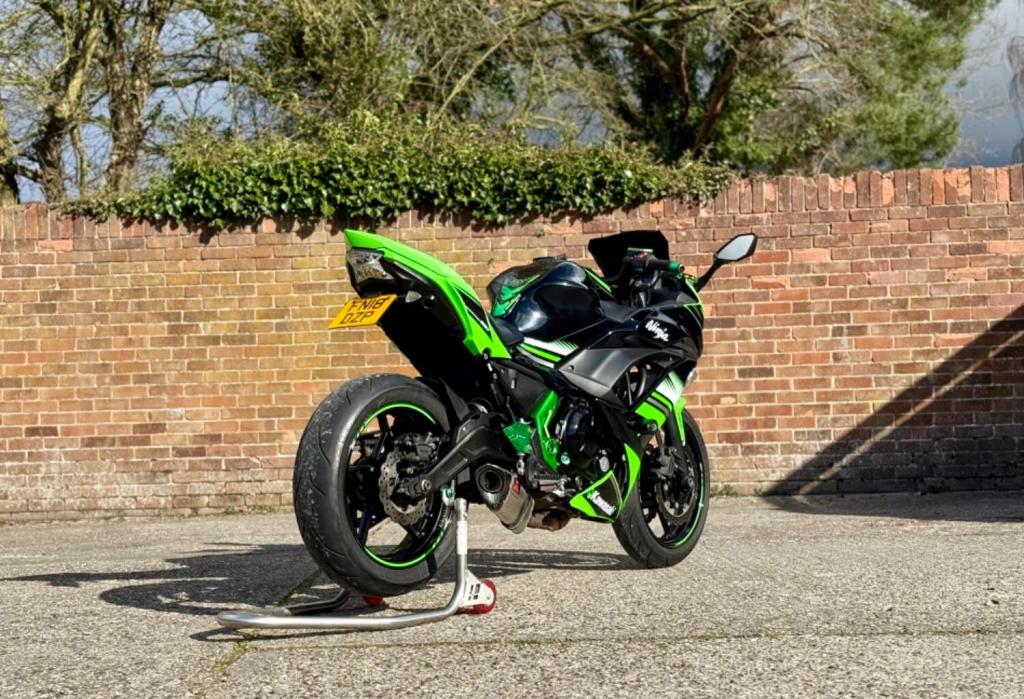 KAWASAKI Ninja 650