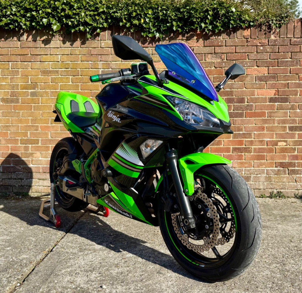 KAWASAKI Ninja 650