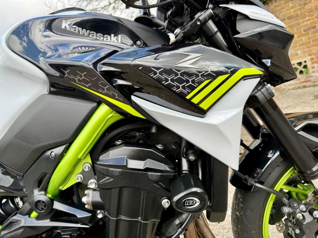 KAWASAKI Z900