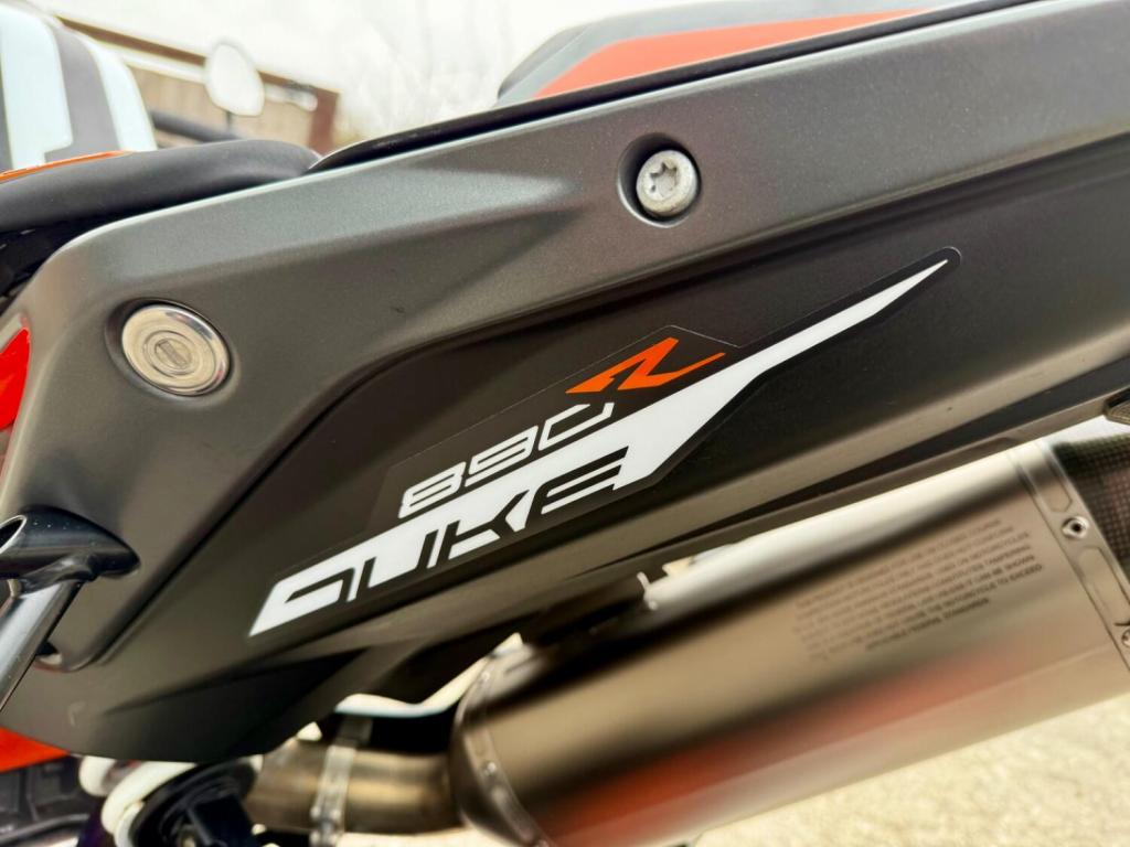 KTM 890 DUKE