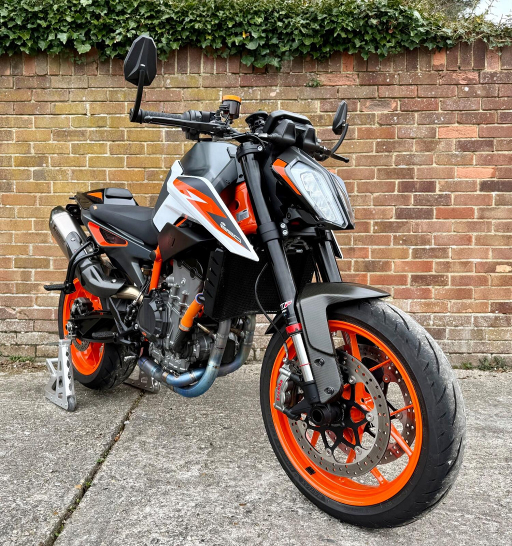 KTM 890 DUKE