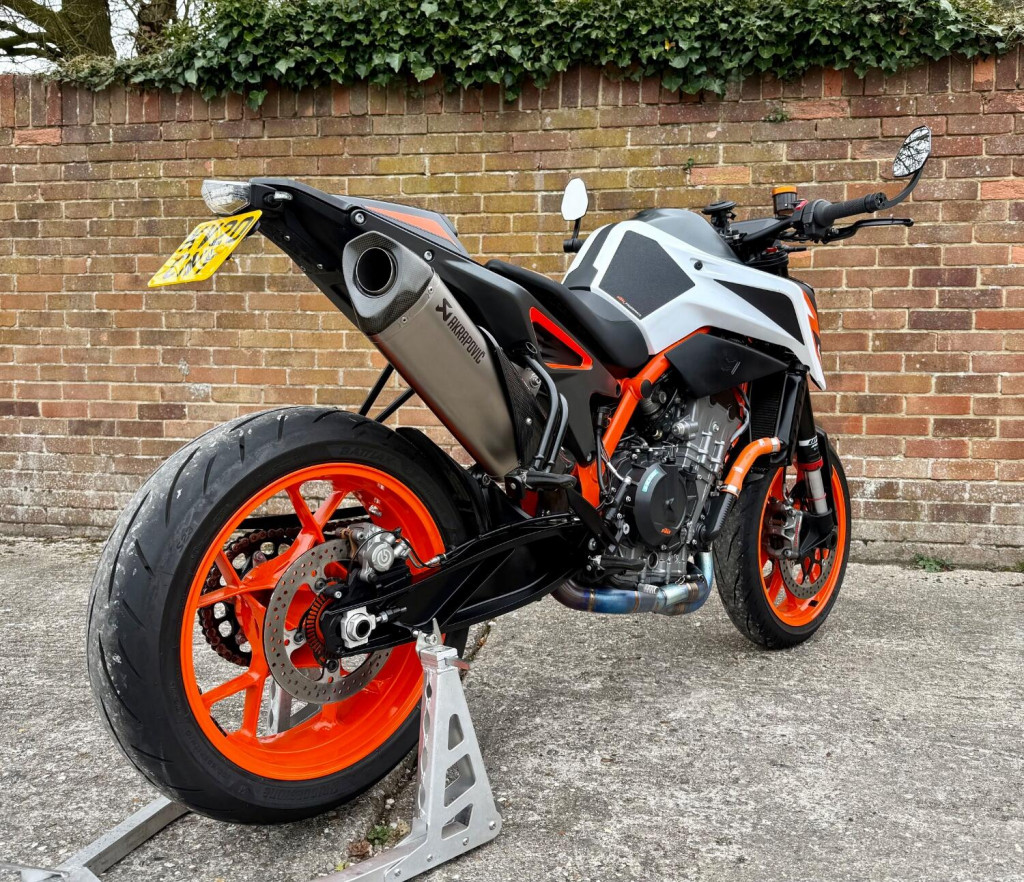 KTM 890 DUKE