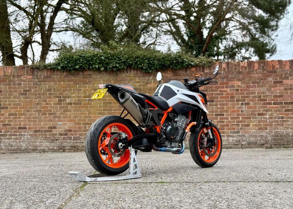 KTM 890 DUKE