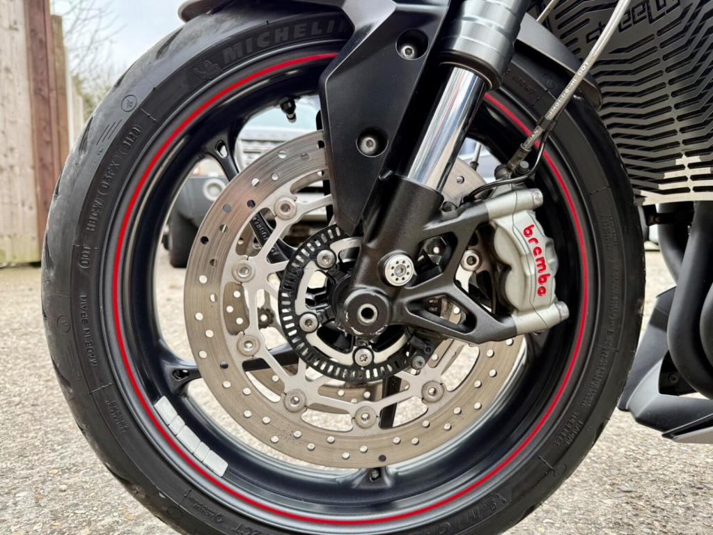 TRIUMPH STREET TRIPLE 765