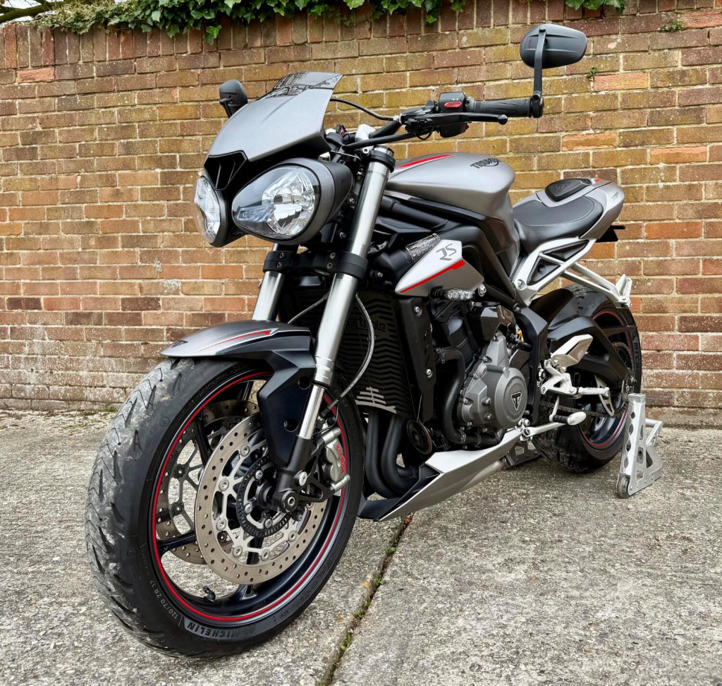 View TRIUMPH STREET TRIPLE 765 RS