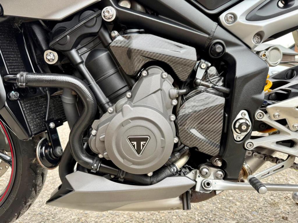 TRIUMPH STREET TRIPLE 765