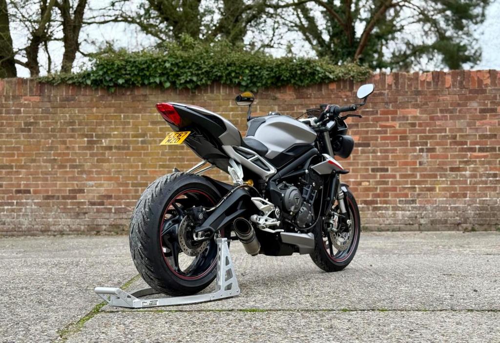 TRIUMPH STREET TRIPLE 765