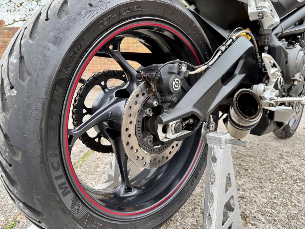 TRIUMPH STREET TRIPLE 765