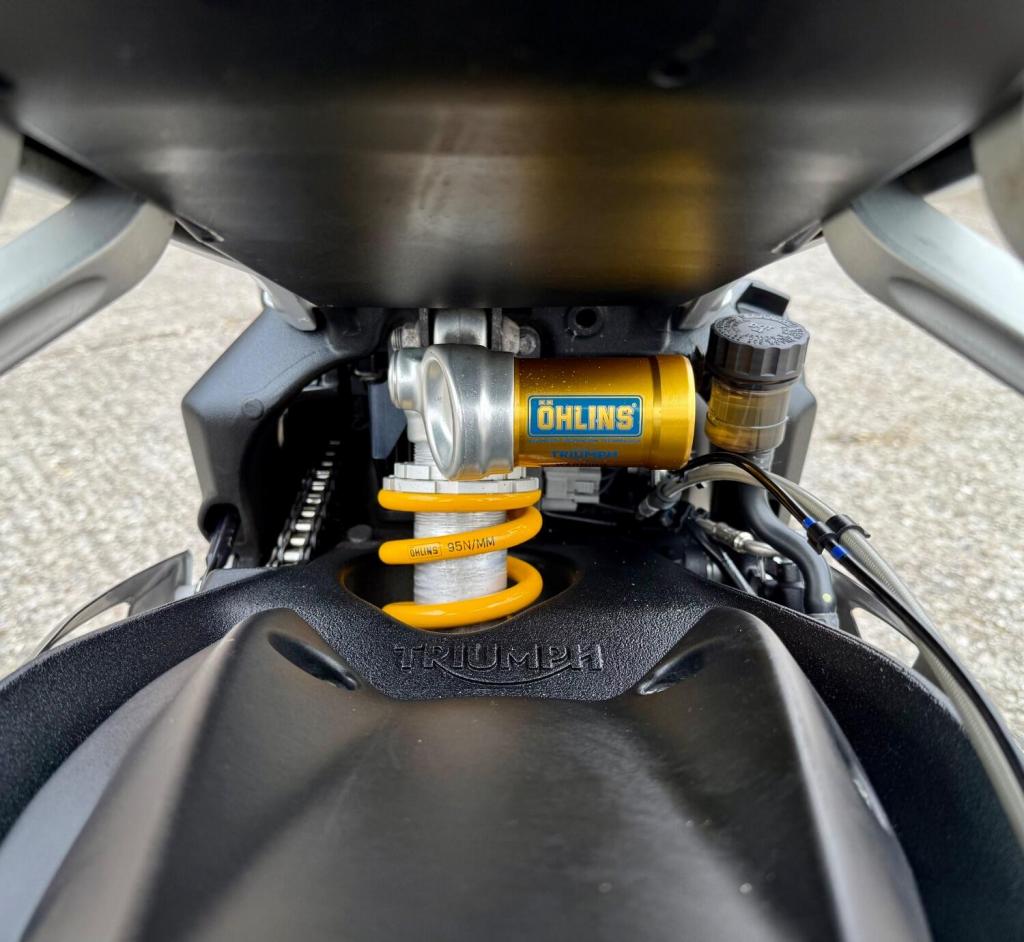 TRIUMPH STREET TRIPLE 765