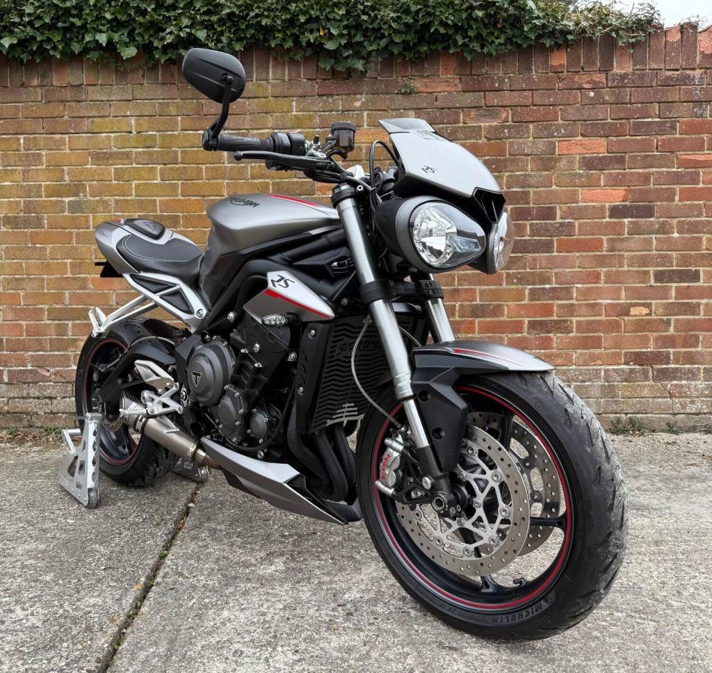 TRIUMPH STREET TRIPLE 765
