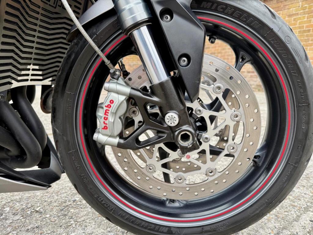 TRIUMPH STREET TRIPLE 765