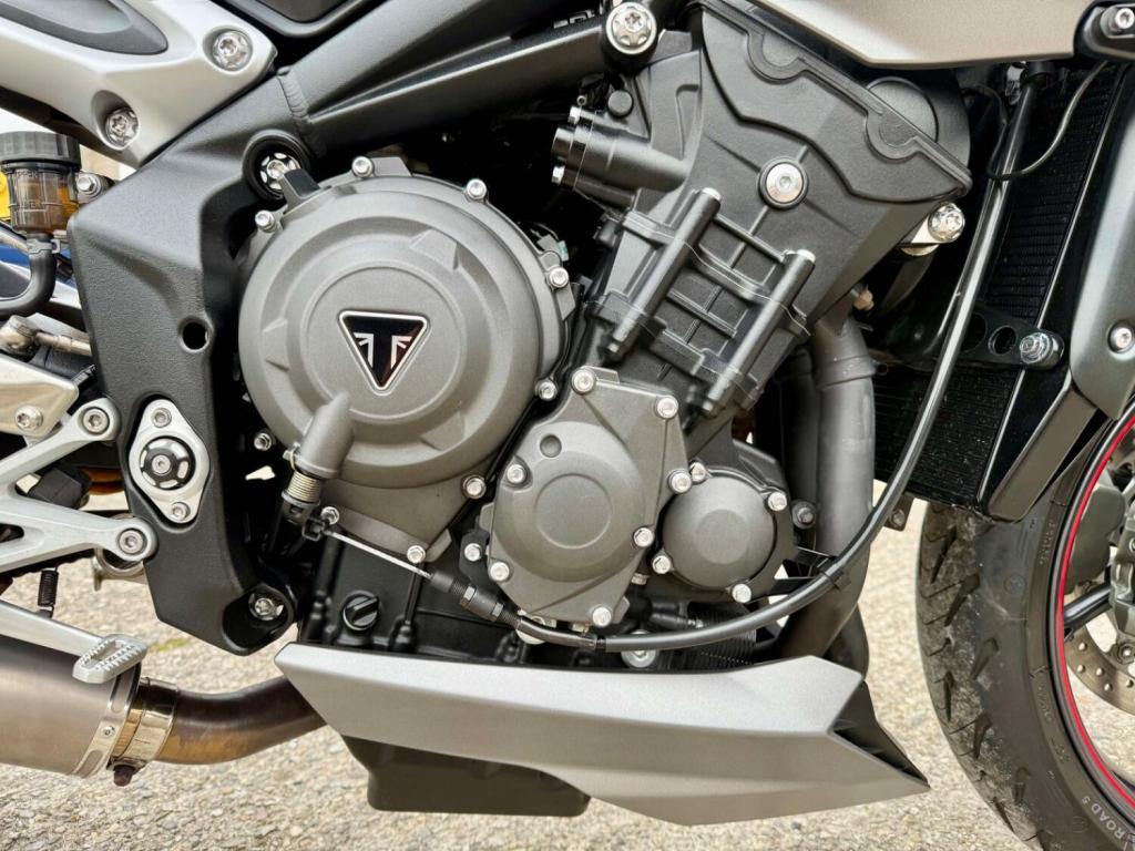 TRIUMPH STREET TRIPLE 765