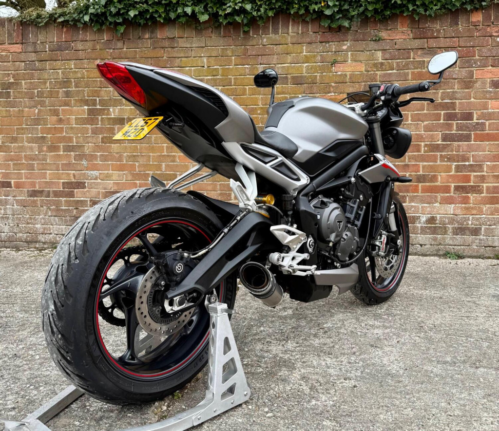TRIUMPH STREET TRIPLE 765