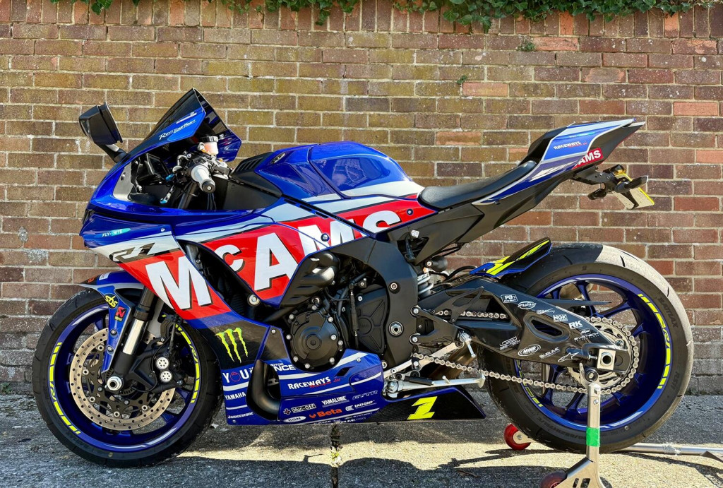 View YAMAHA R1 