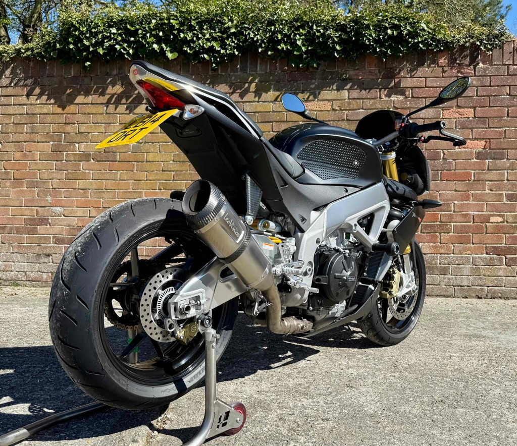 APRILIA Tuono 1100 V4