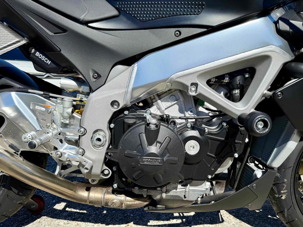 APRILIA Tuono 1100 V4