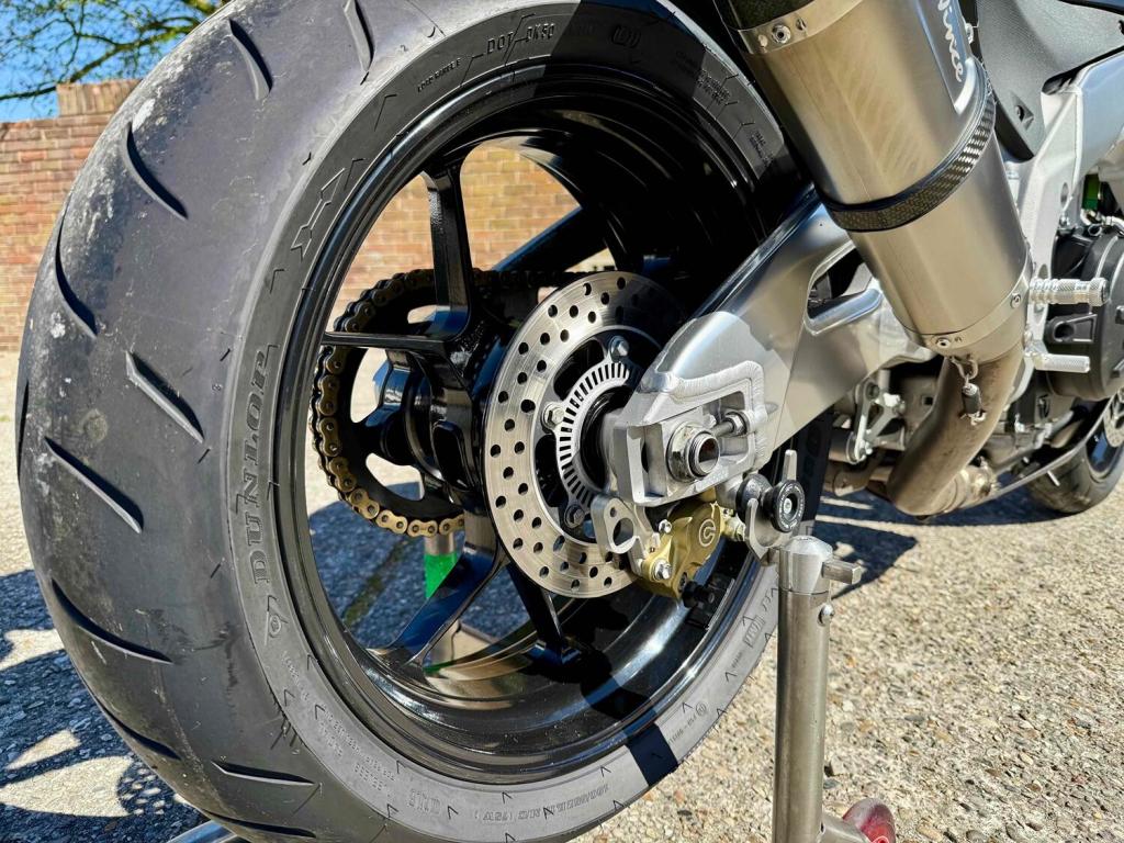 APRILIA Tuono 1100 V4