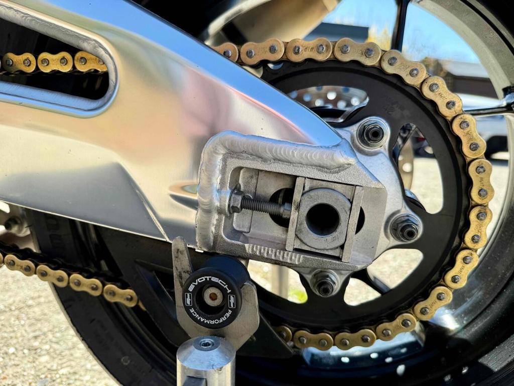 APRILIA Tuono 1100 V4