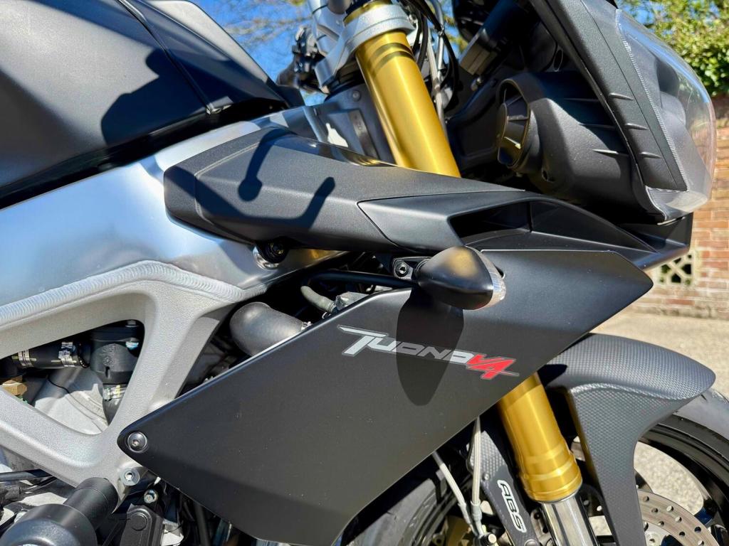 APRILIA Tuono 1100 V4