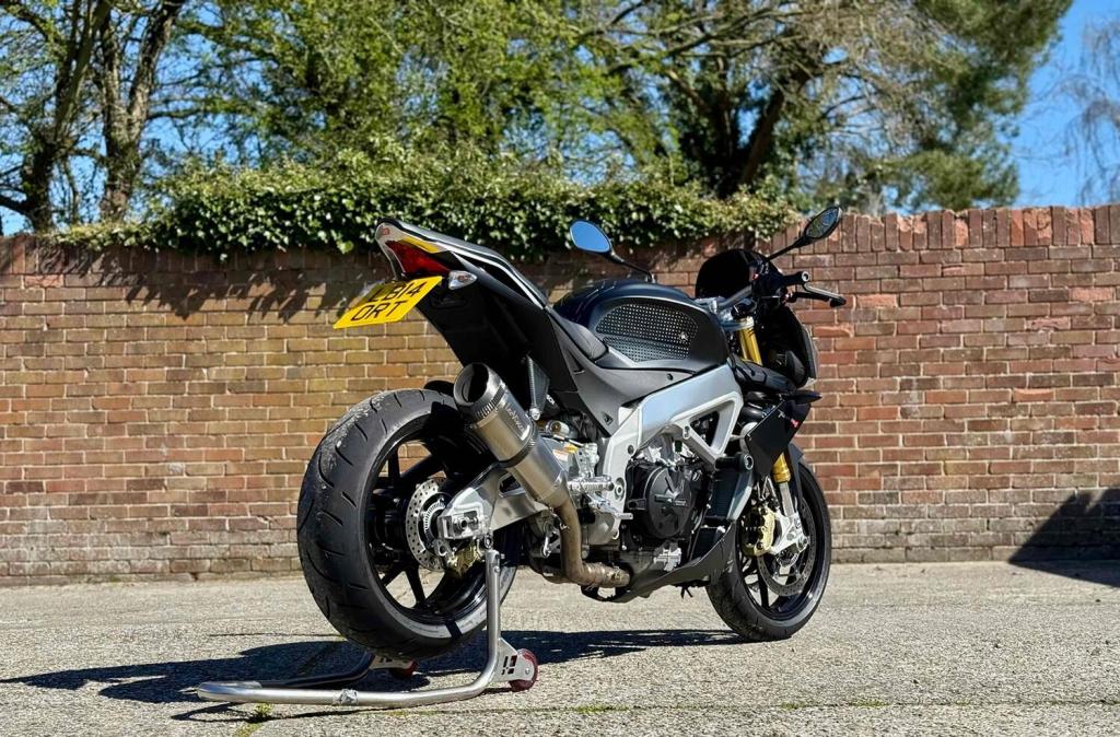 APRILIA Tuono 1100 V4