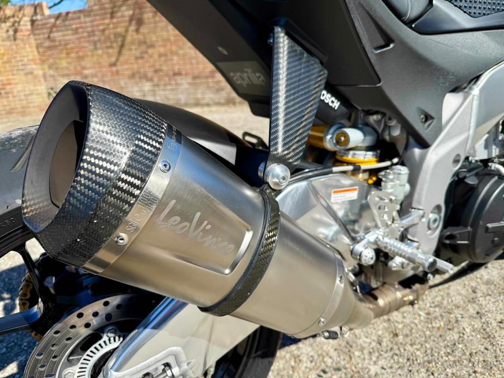 APRILIA Tuono 1100 V4