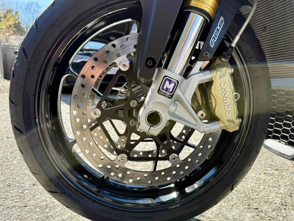 APRILIA Tuono 1100 V4